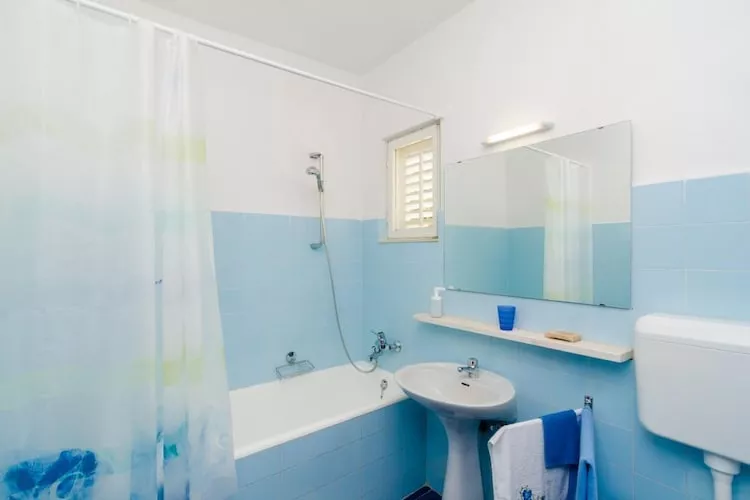 Holiday Home Field of Olives - Two Bedroom Holiday Home with Terrace-Badezimmer