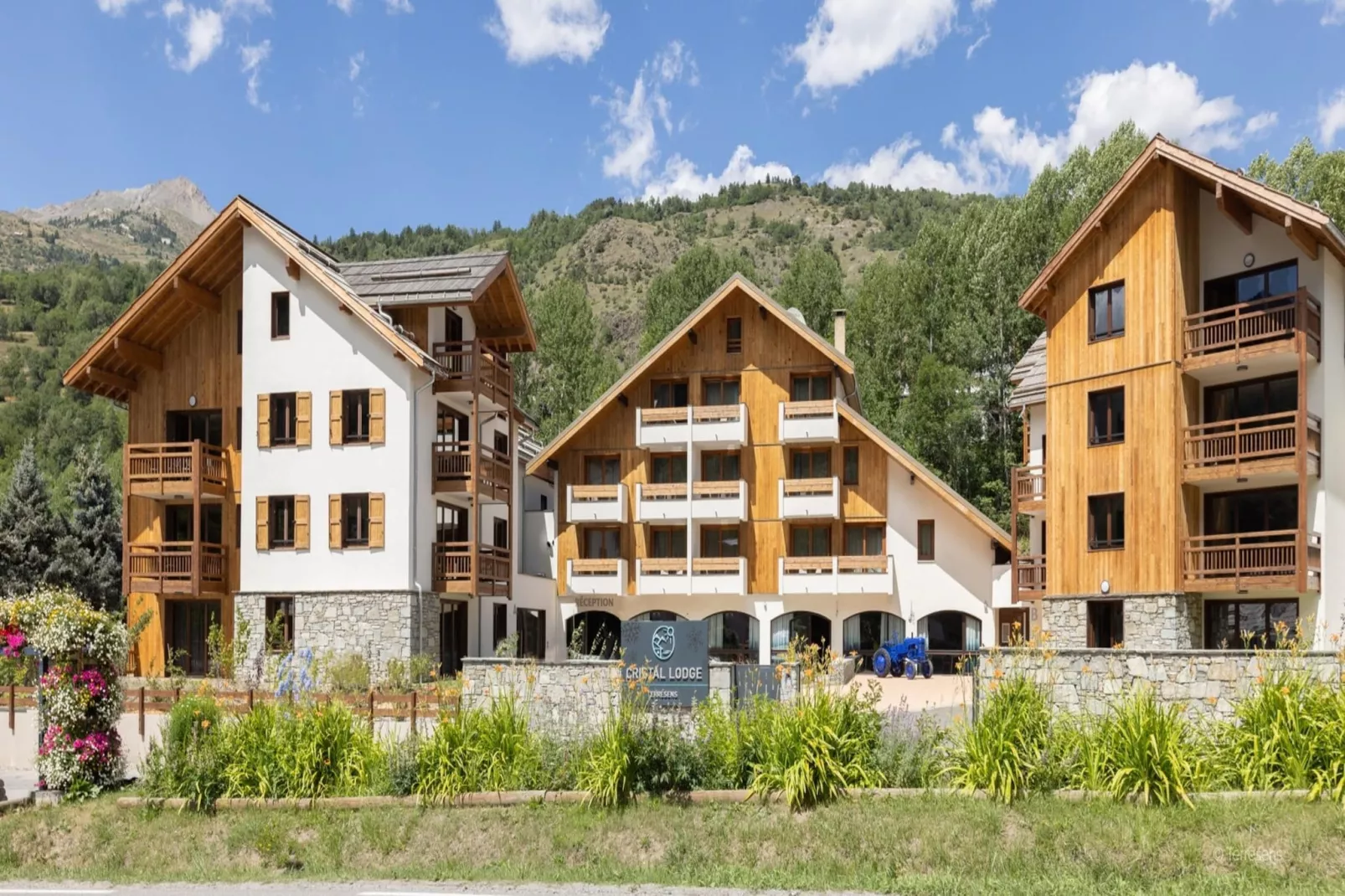 SERRE CHEVALIER Le Cristal Lodge-A38P-Exterior summer