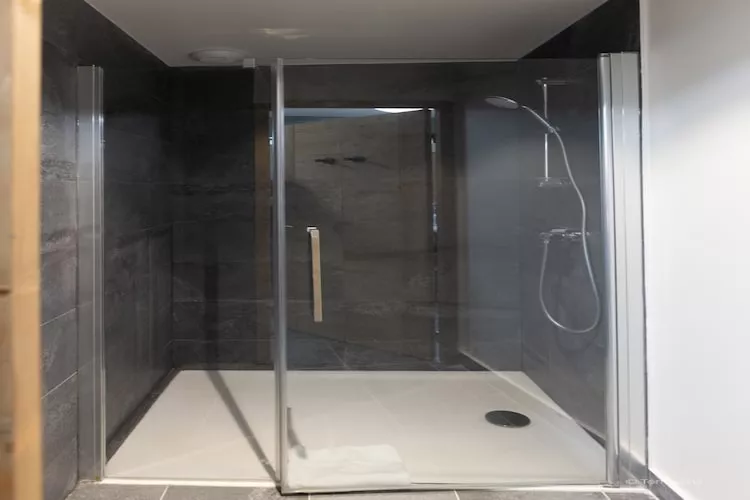 SERRE CHEVALIER Le Cristal Lodge-RF16-Bathroom