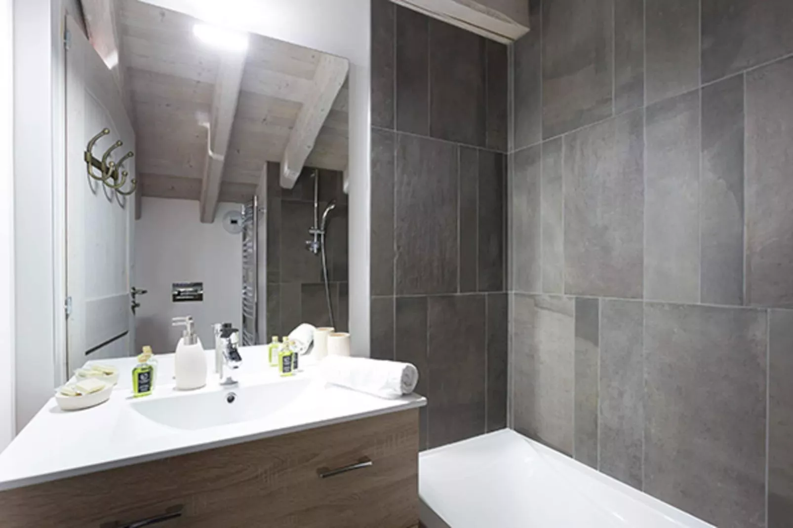 Le Hameau de barthelemy-A36P-Salle de bain