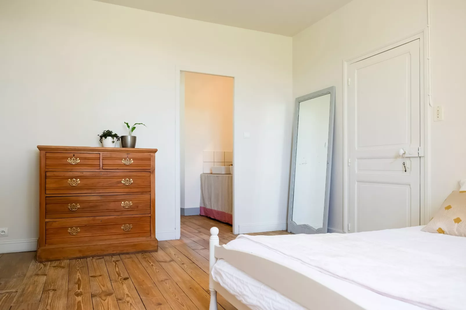 Maison de charme avec piscine à Coubejours-Bedroom