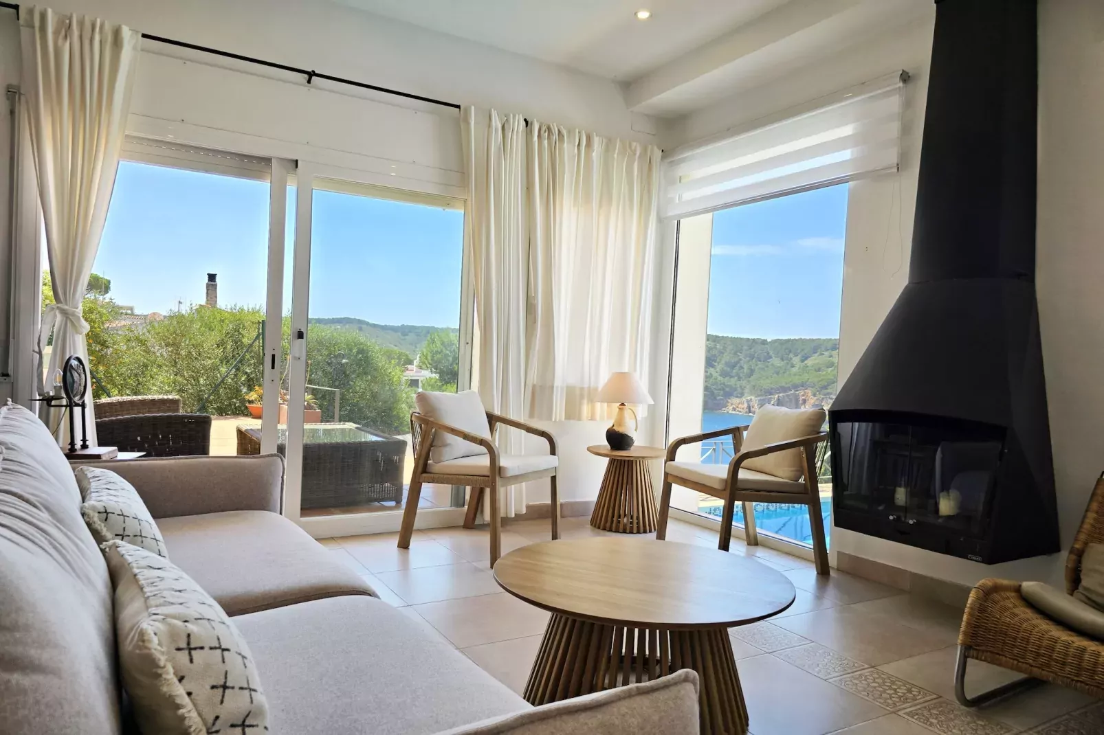 Isabelle-Living room