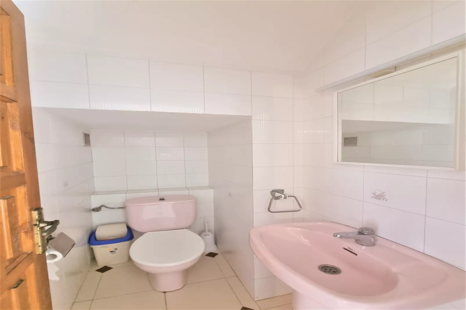 Betty-Bathroom