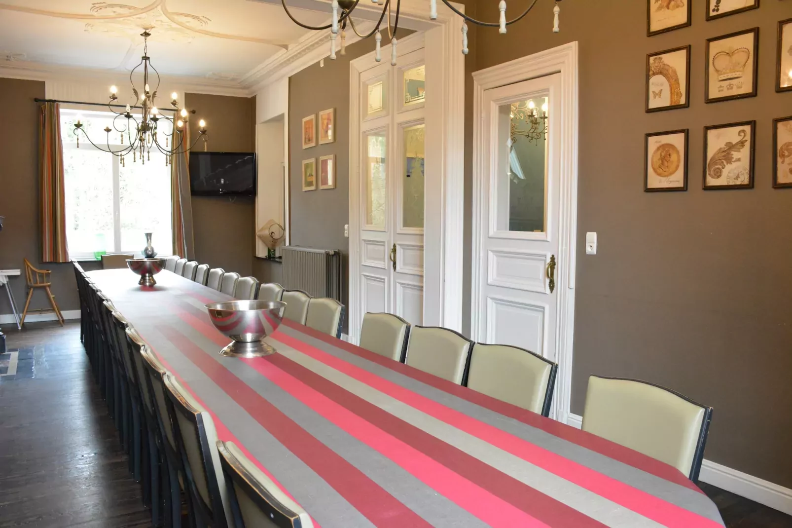 Vieux Chêne-Dining room