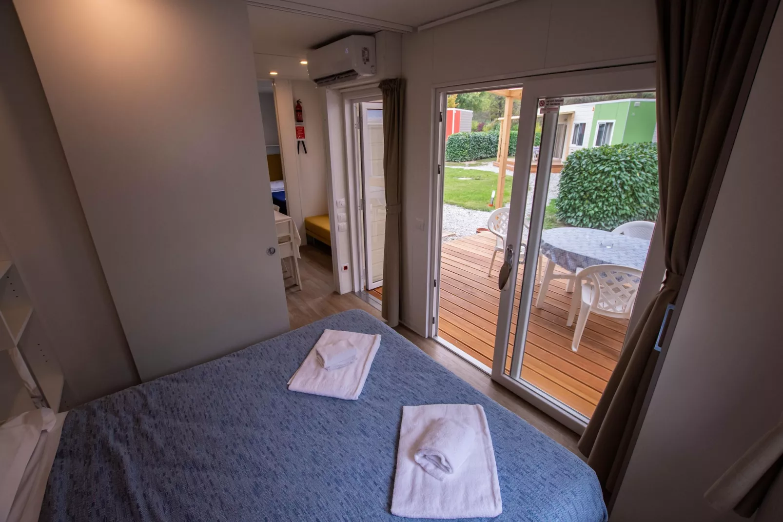 RESIDENCE ALBA VILLAGE / TWO-ROOM APT 4 PEOPLE MEZZANINE B4S-Schlafzimmer