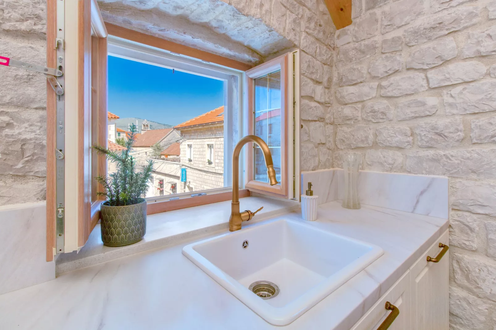 Stone House Trogir-Kitchen