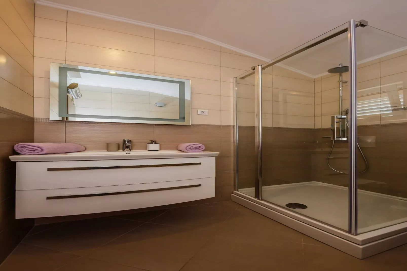 Apartments Savin - two bedroom apartment-Badezimmer