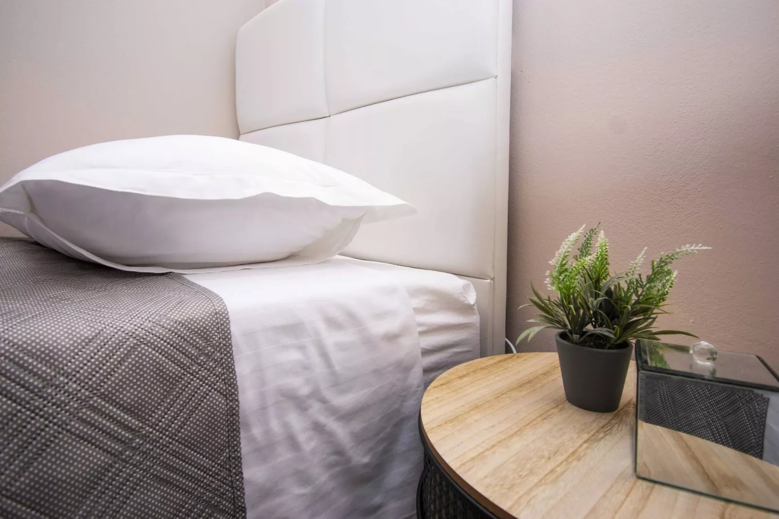 Garden Boutique Apartments - Diora-Schlafzimmer