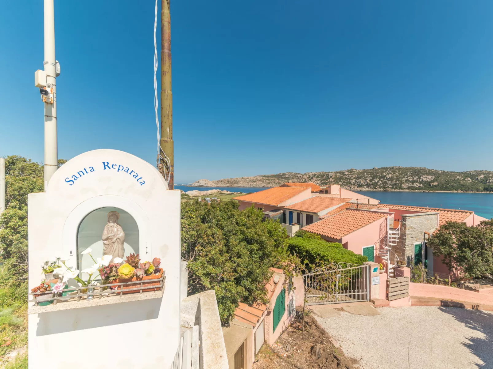 Capo Testa-Outside