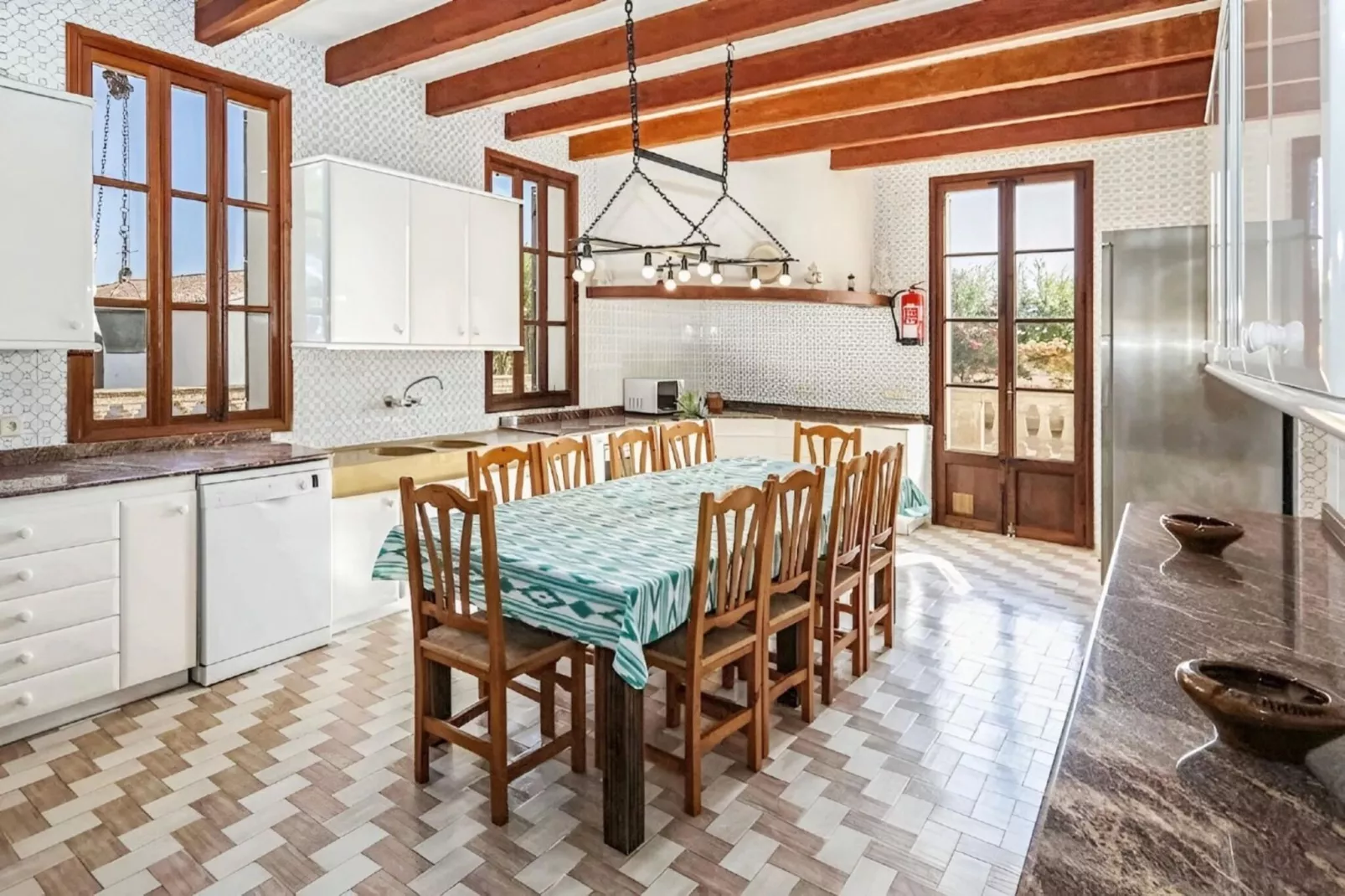 Son Granada-Dining room