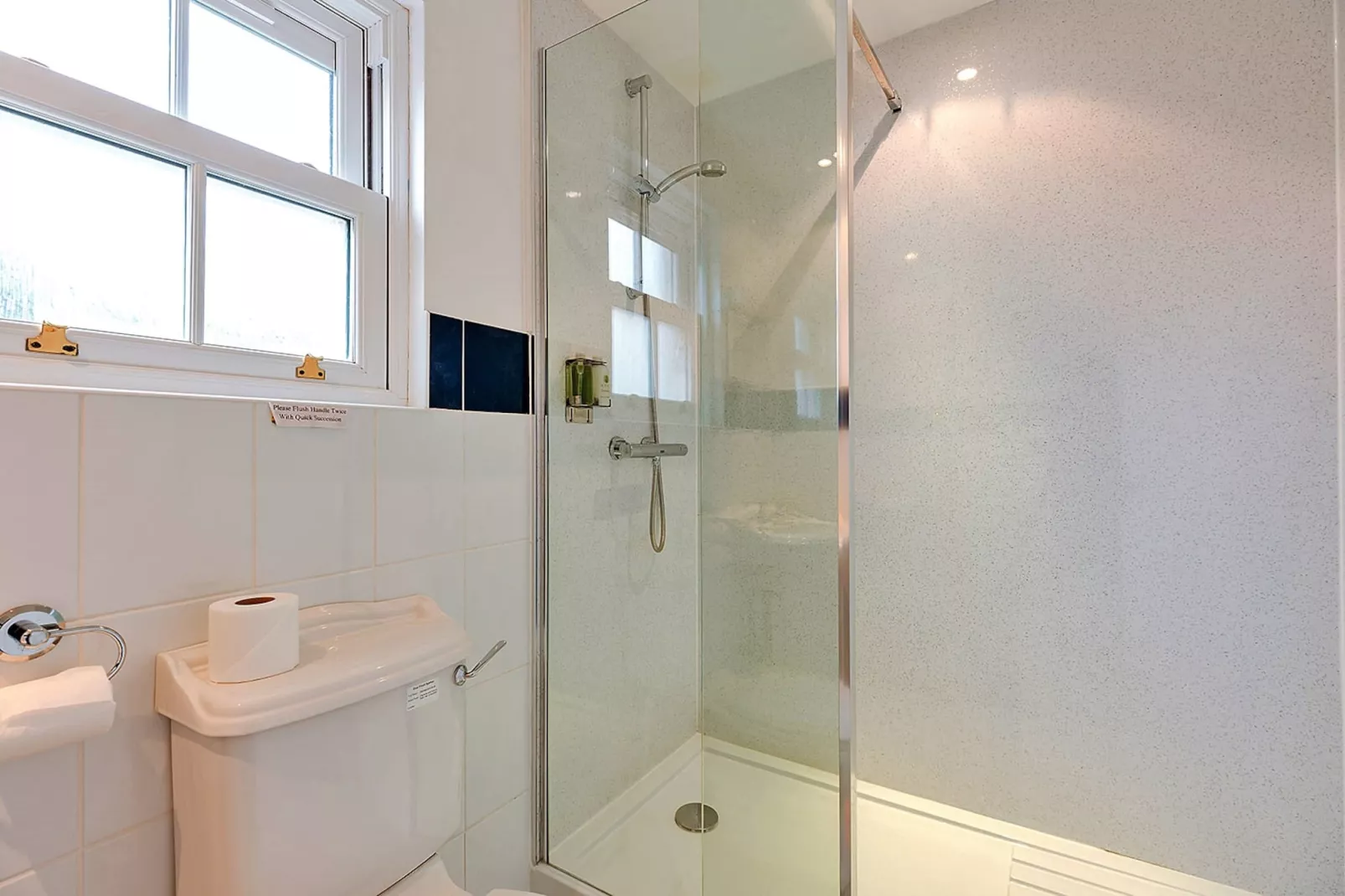 Netley Hall - Jasmine-Bathroom