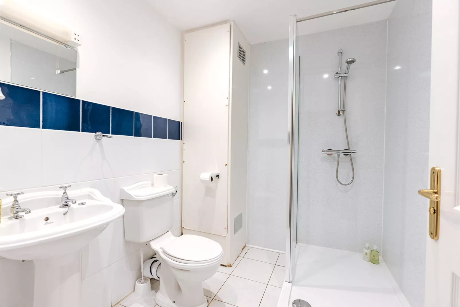 Netley Hall - Rosemary-Bathroom