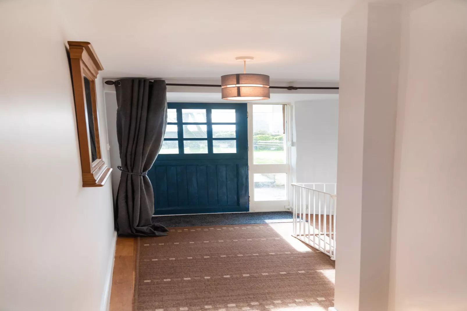 Court Cottage-Landing