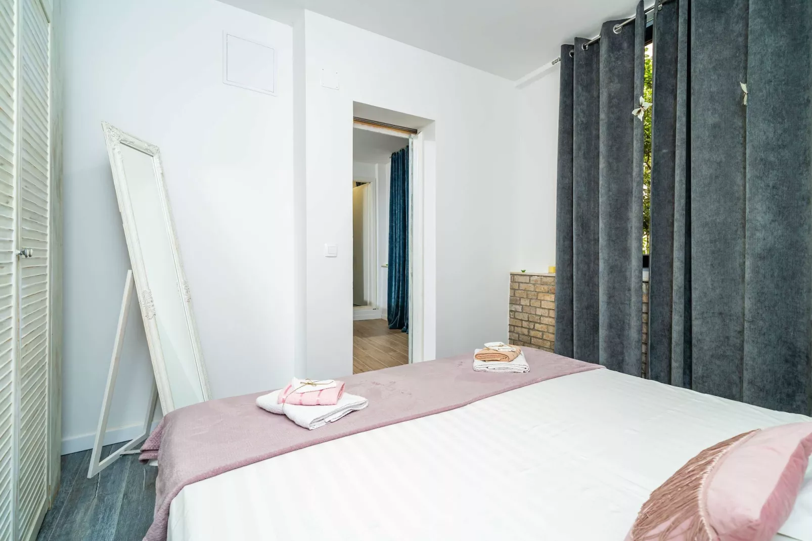 Apartments Dub - One-Bedroom Apartment  (no.4)-Bedroom