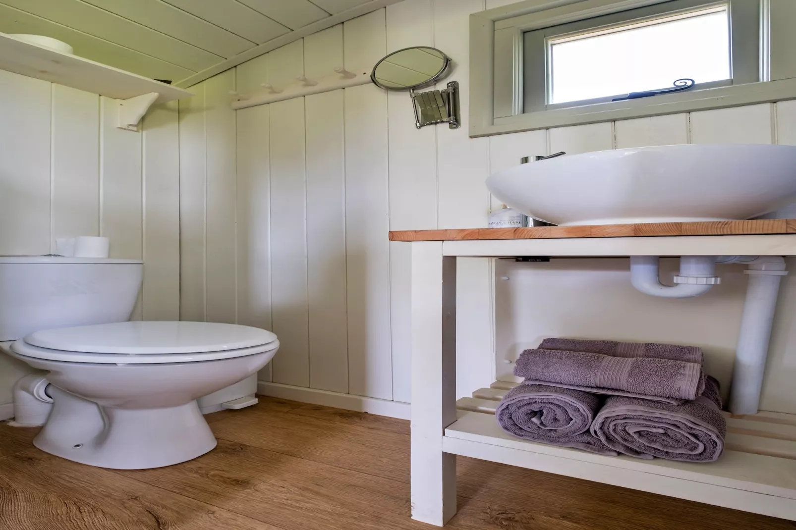 Hay and Hedgerow Glamping-Bathroom