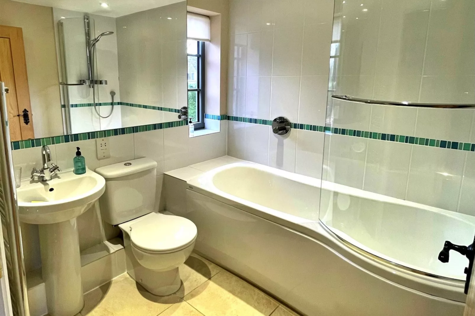 Kite's Gate-Bathroom