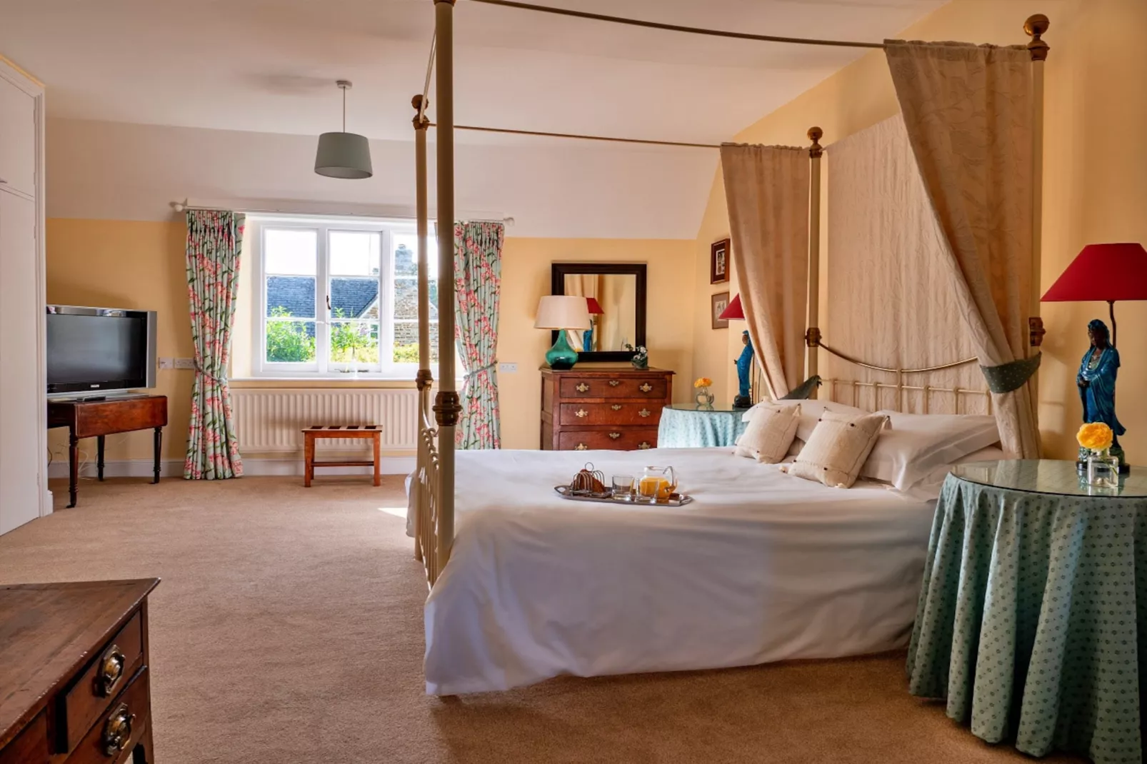 Lodge Cottage-Bedroom