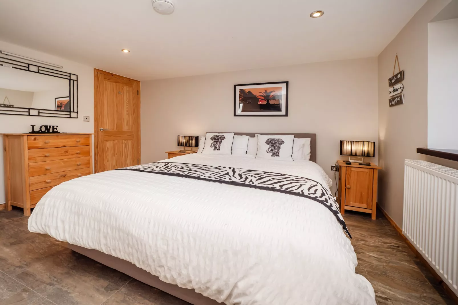 Pottles Cottage-Bedroom