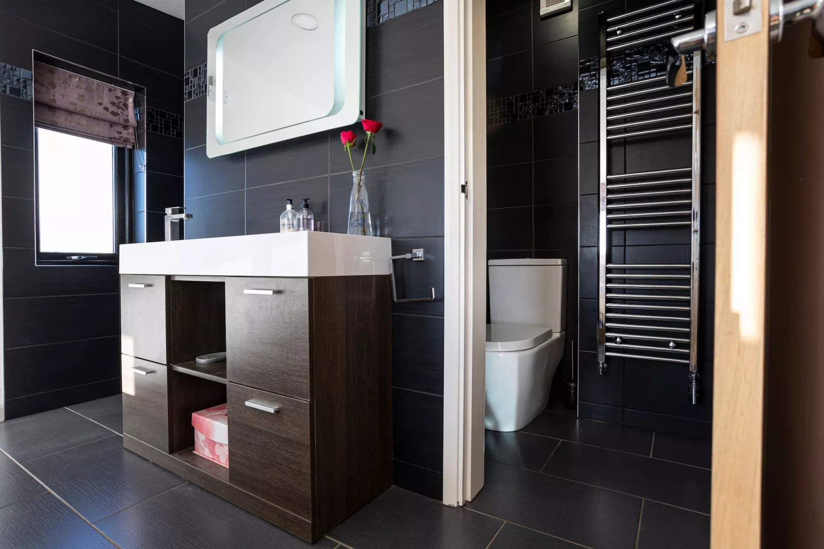 The Lighthouse Hide-Bathroom