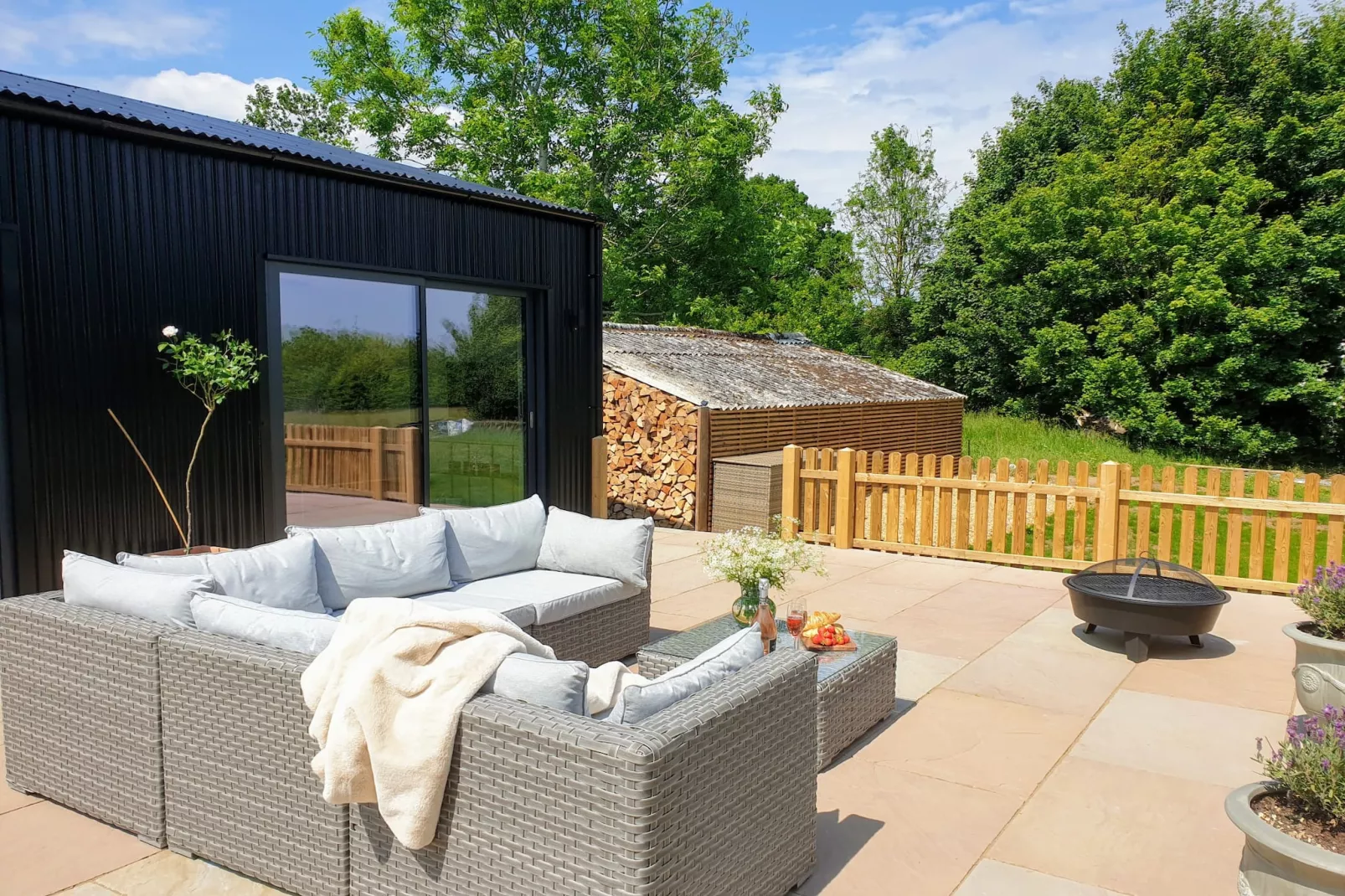 Blackbarn Wood-Gardens summer