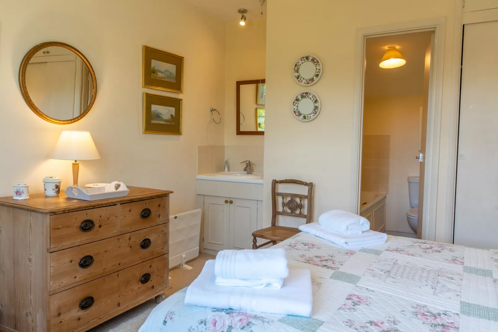 Valley Cottage-Bedroom
