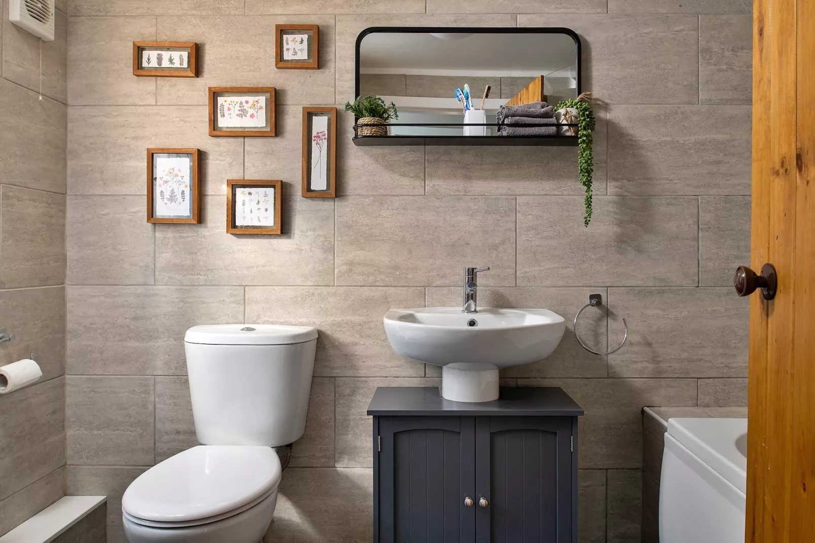 Bwthyn Llechi (Slate Cottage)-Bathroom