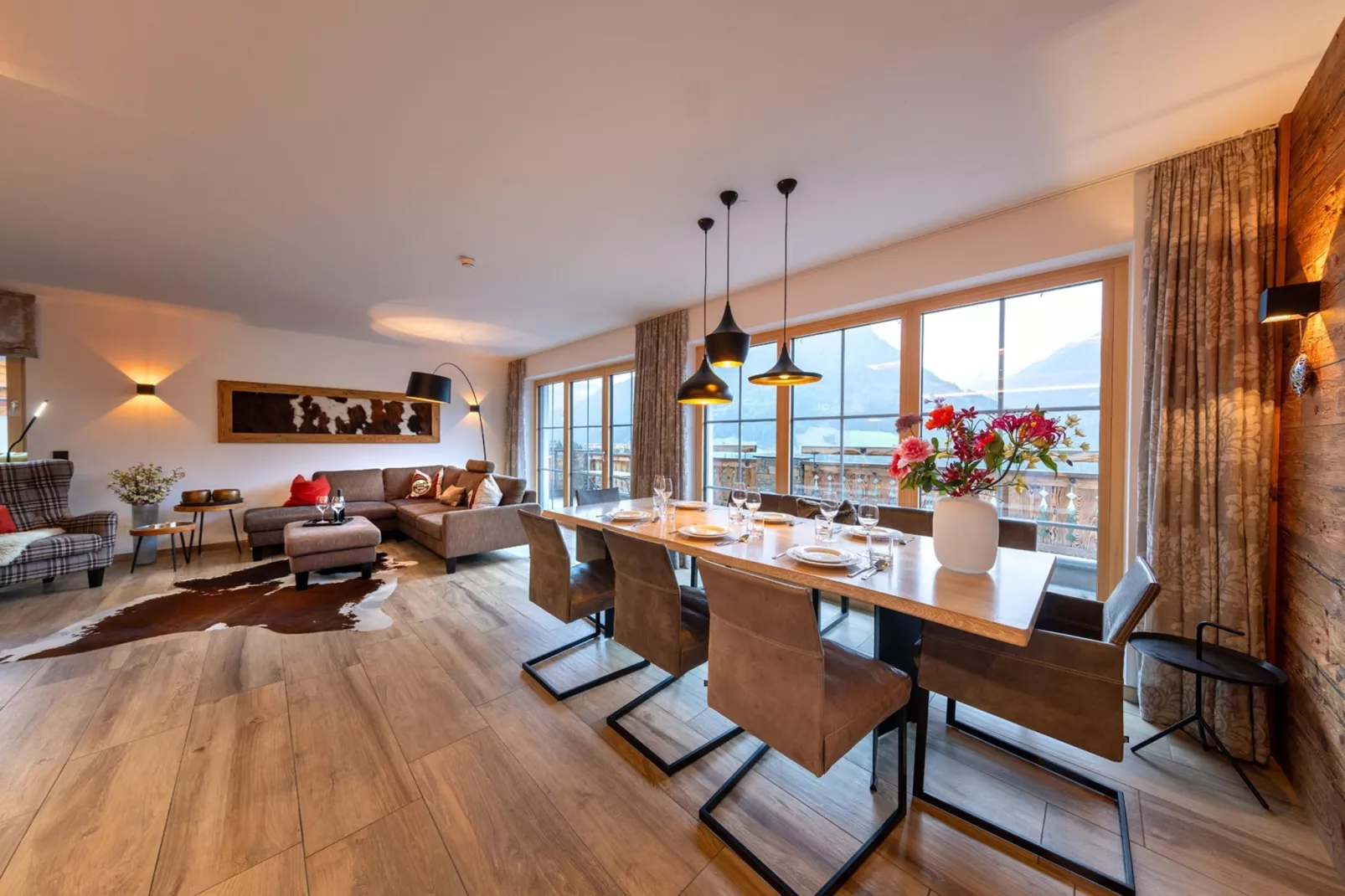 Nationalpark Chalet Schlieferspitze-Dining room
