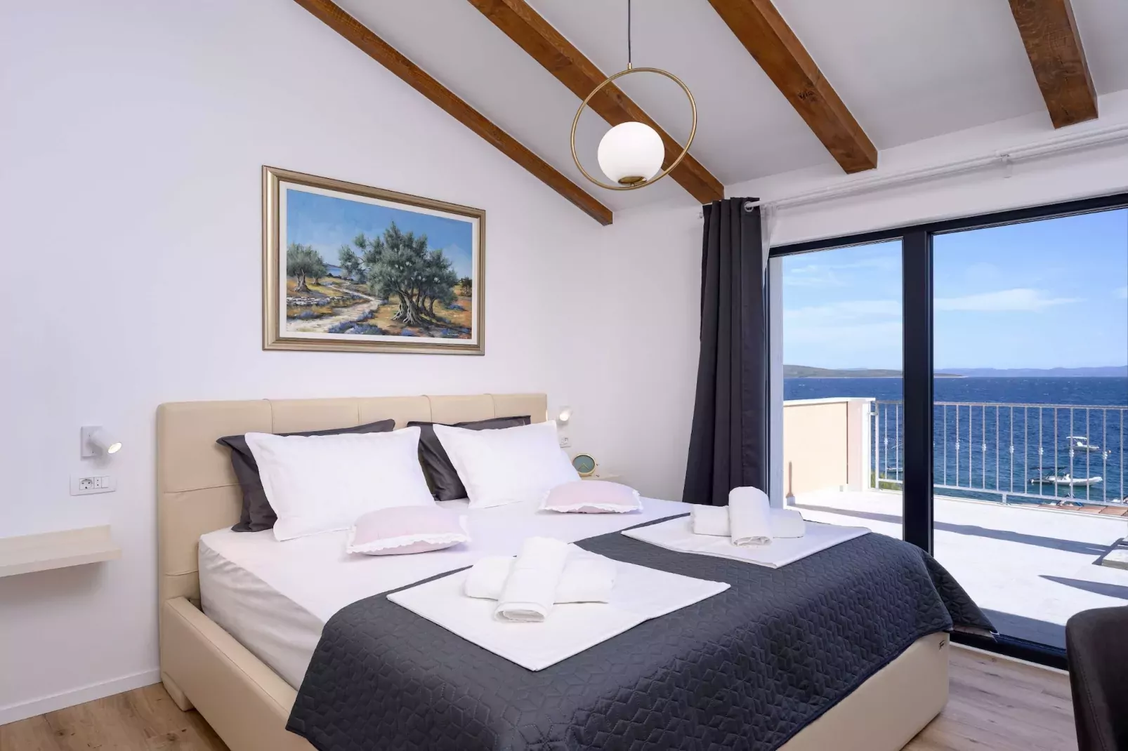 Villa Luce di Mare - Three Bedroom Villa with Pool-Bedroom