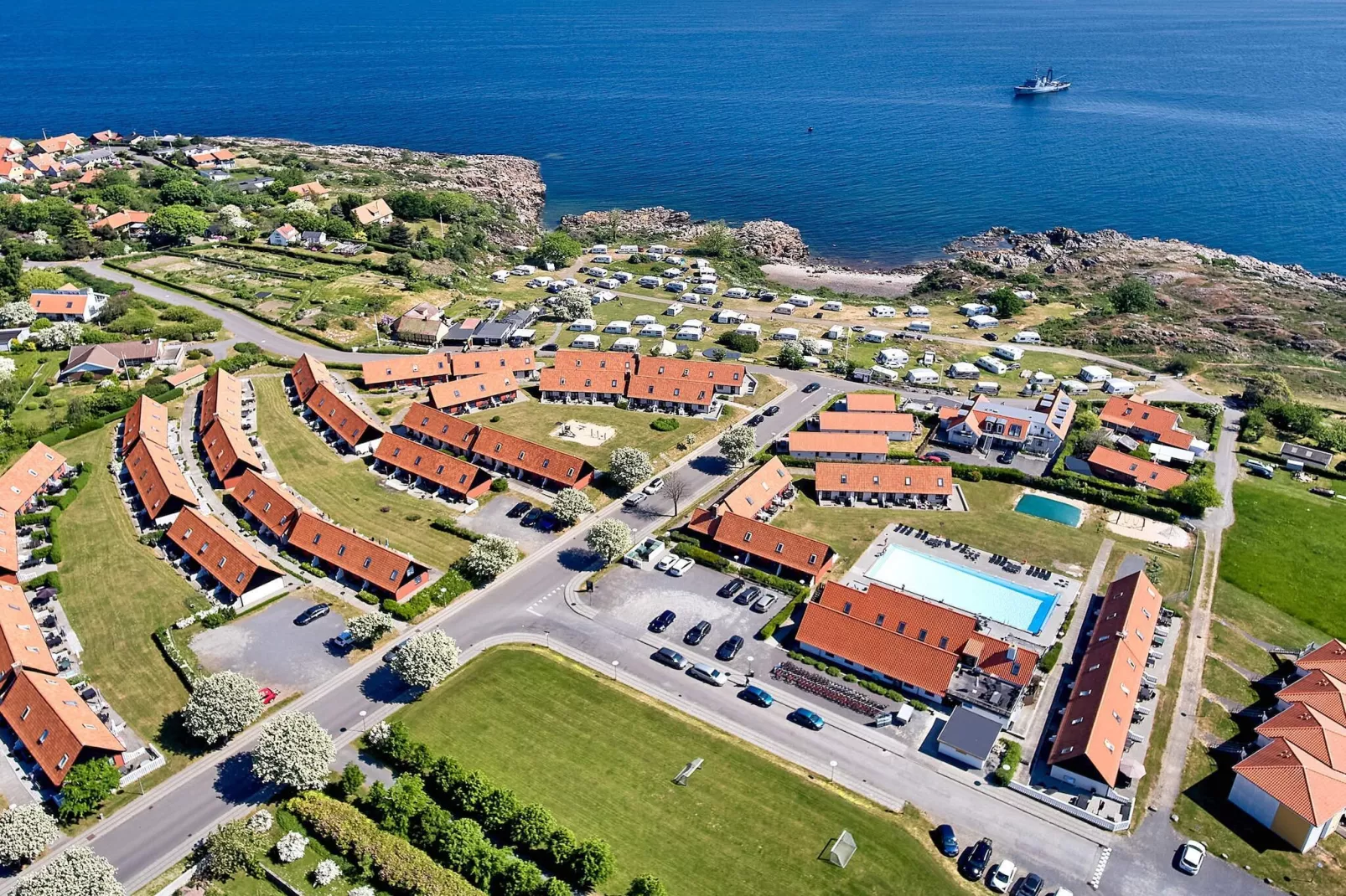 3 room w/seaview-View