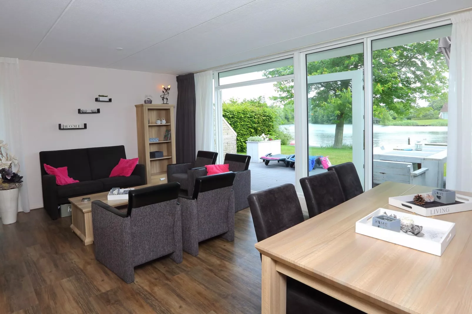Vakantiepark Emslandermeer 2-Dining room