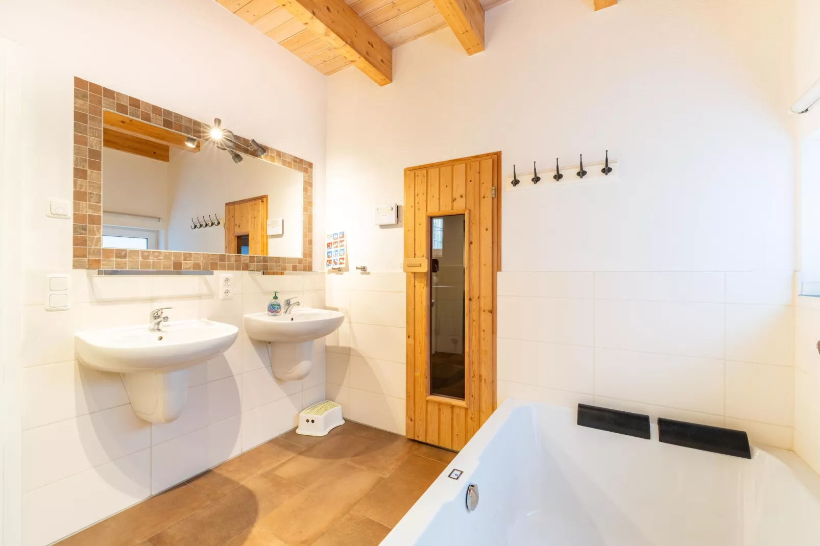 Kondor 253-Bathroom