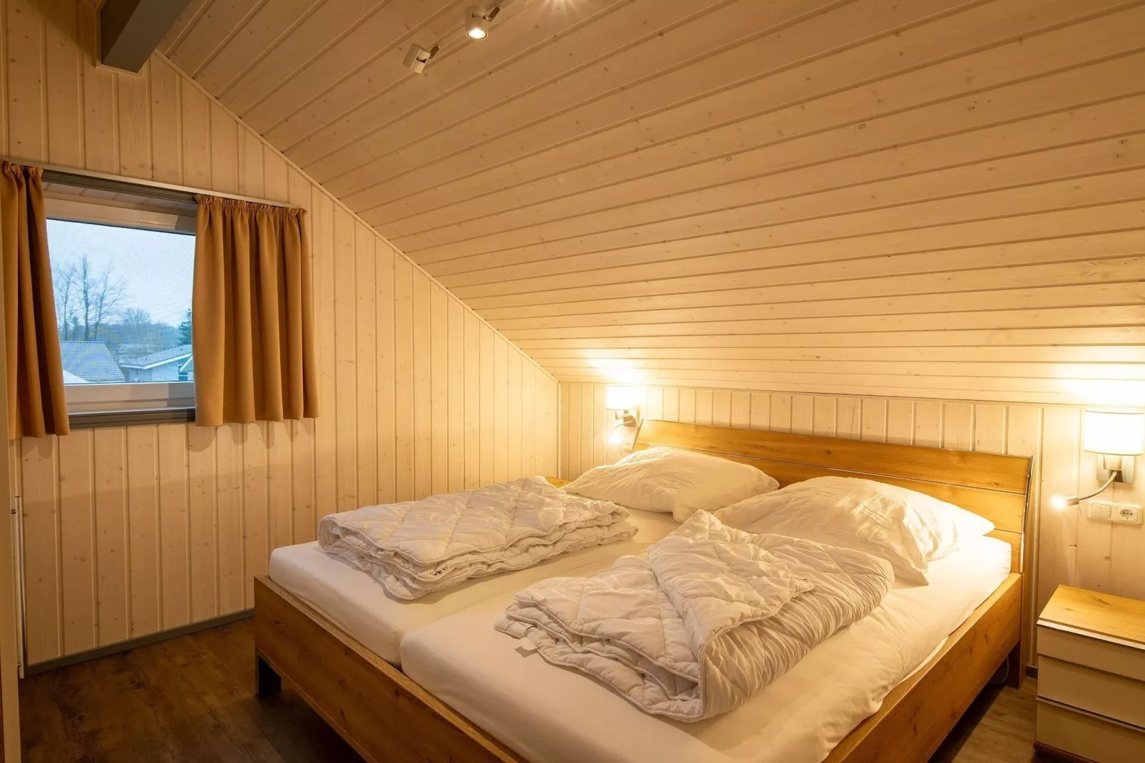 Schwan 307-Bedroom