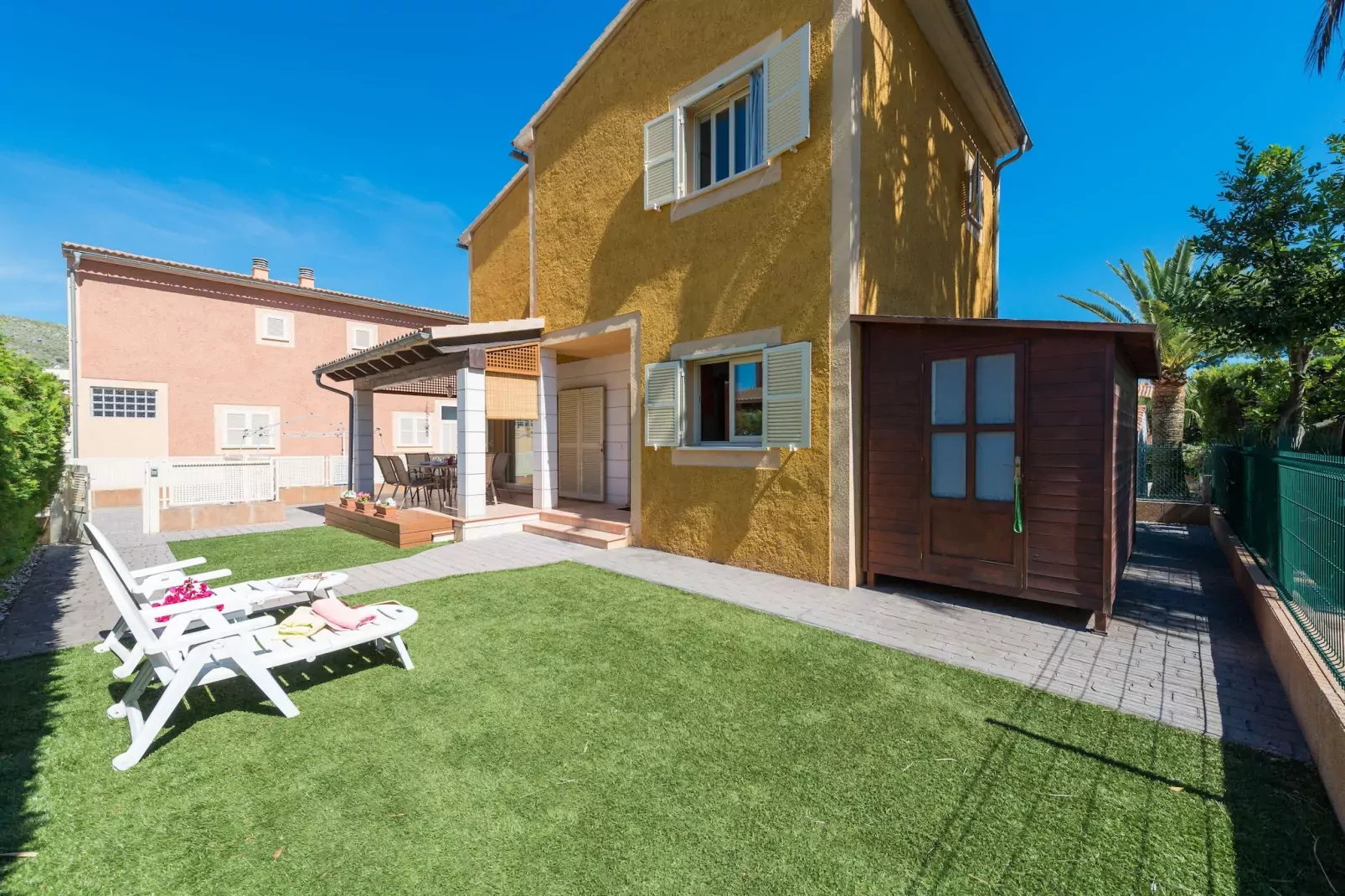 Pereta - Exterior in summer