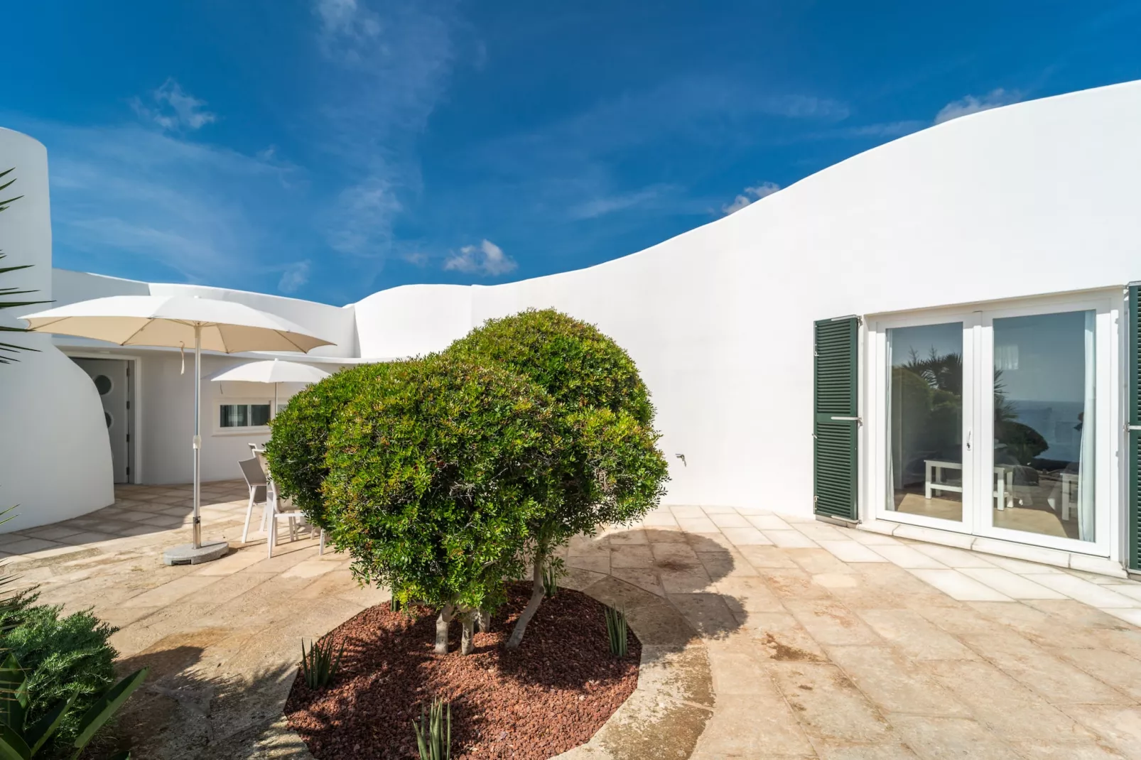 Villa Gaudina-Exterior summer
