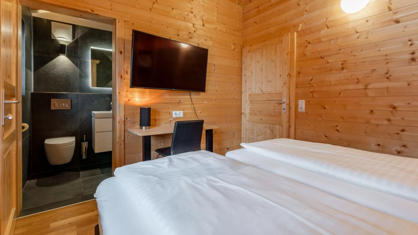 Alpina Lodge-Bedroom