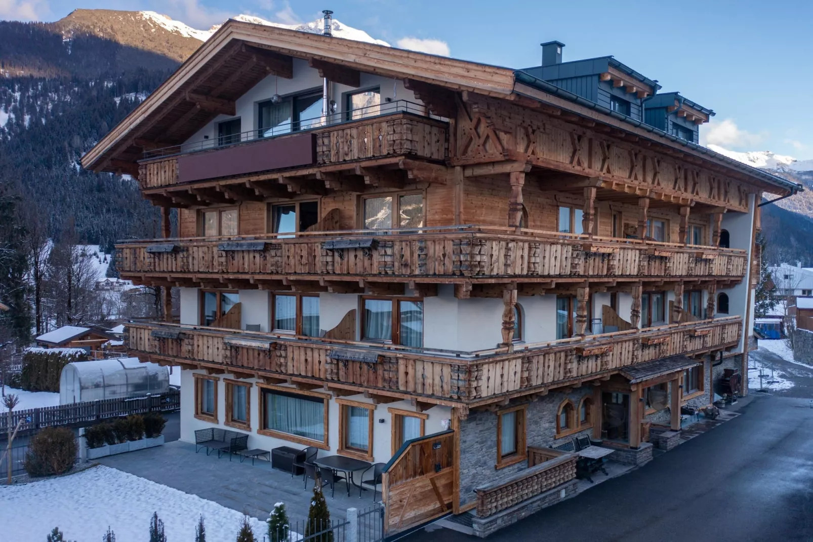 Zugspitz Suites Lermoos 6-Exterior winter
