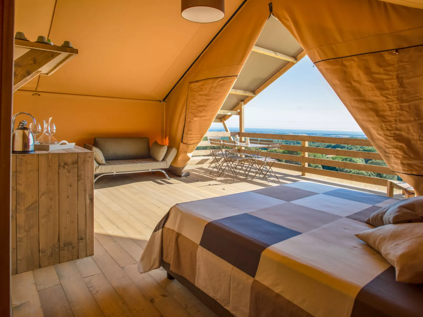 Glampingtent Minerva-Drinnen