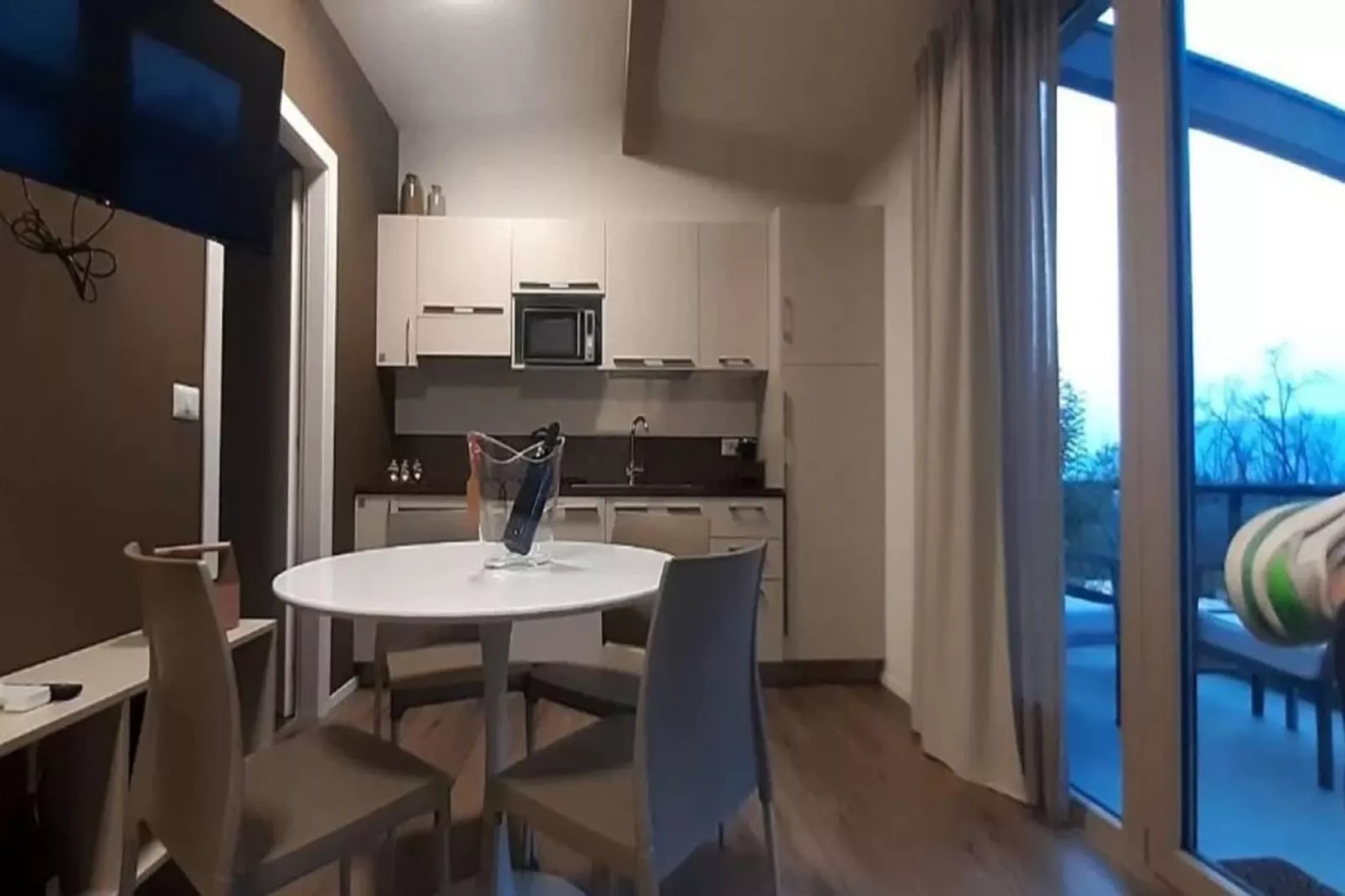 Chalet piscina-Kitchen