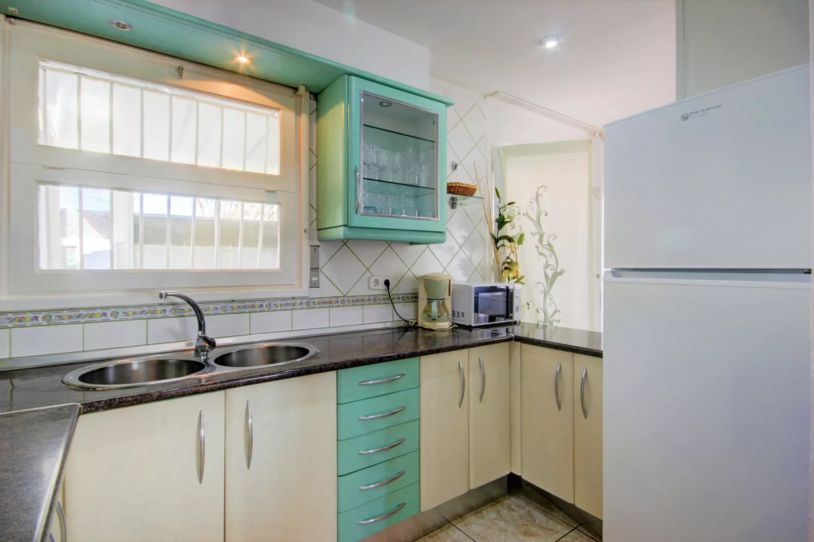 VILLA REQUESENS 139 B Empuriabrava-Kitchen