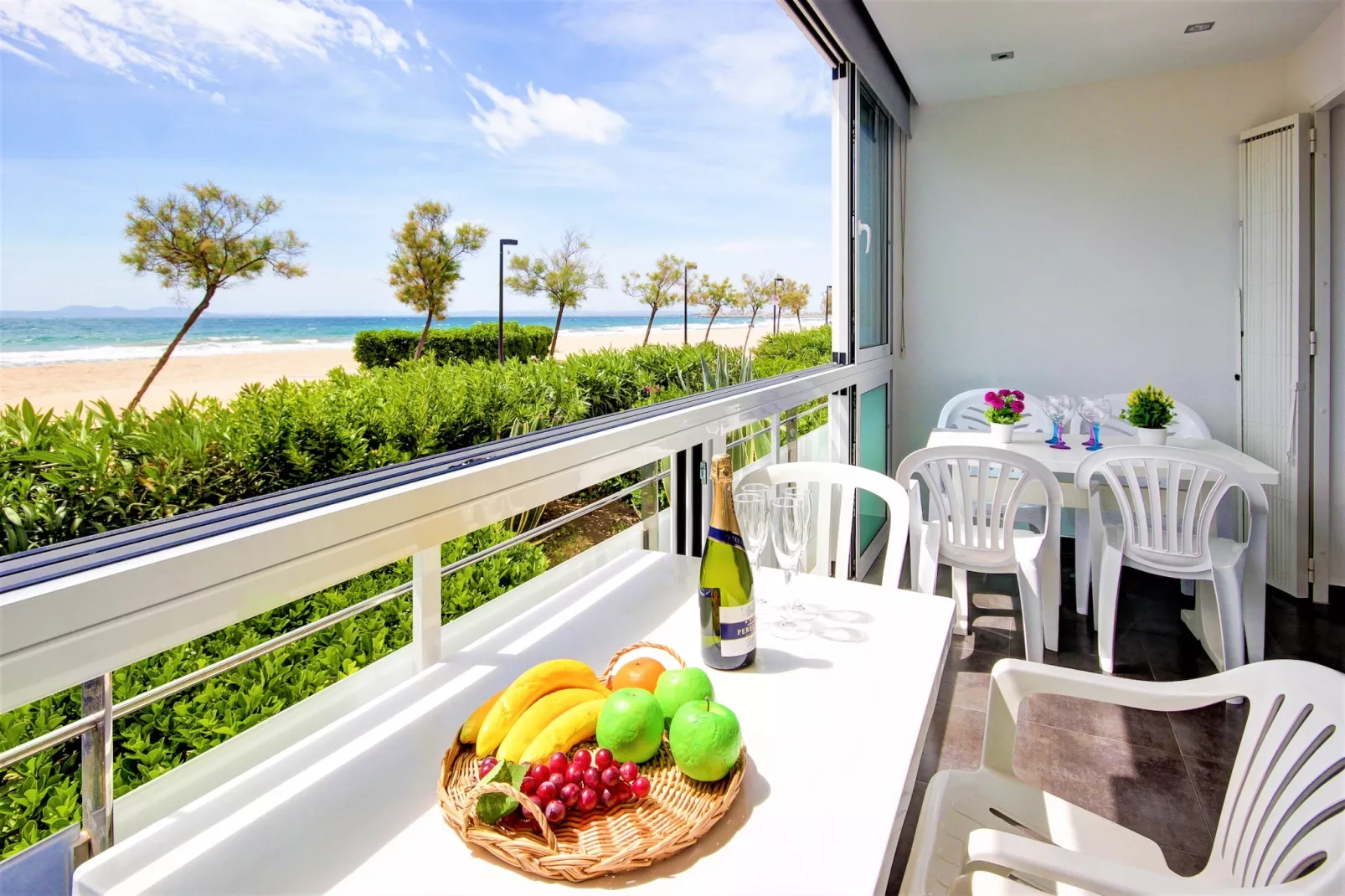 RESIDENCE DE LA PLAGE BJS 3 Roses-Terrassenbalkon