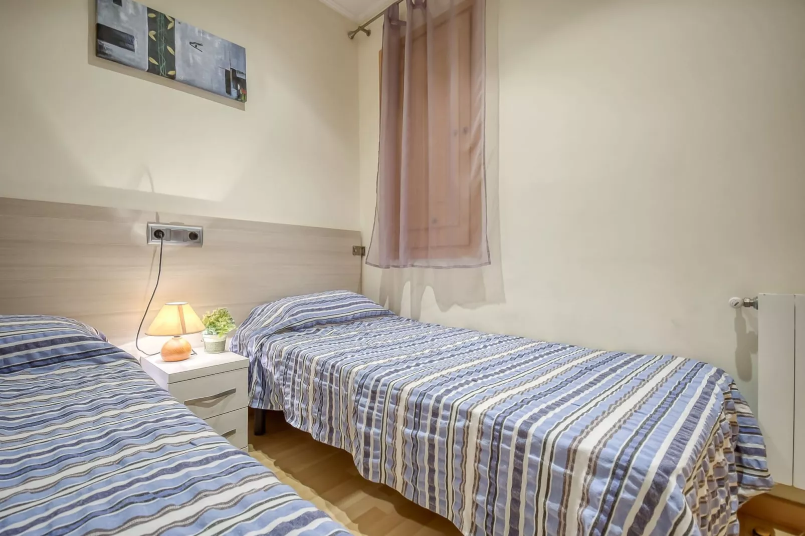 P.C. MESTRAL 1  1 Roses-Bedroom