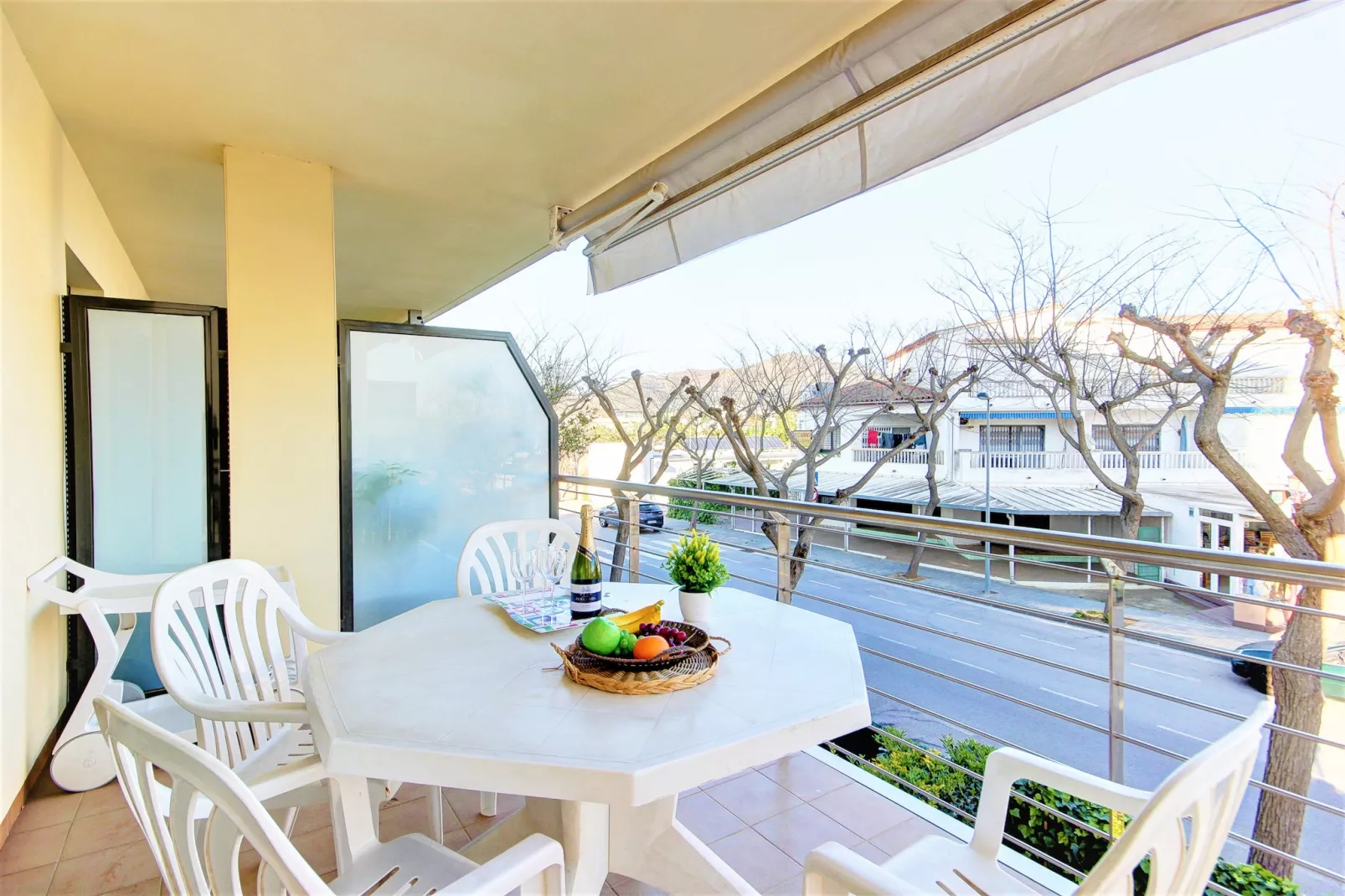 MILENI 3 1 1 4 Roses-Terrace balcony
