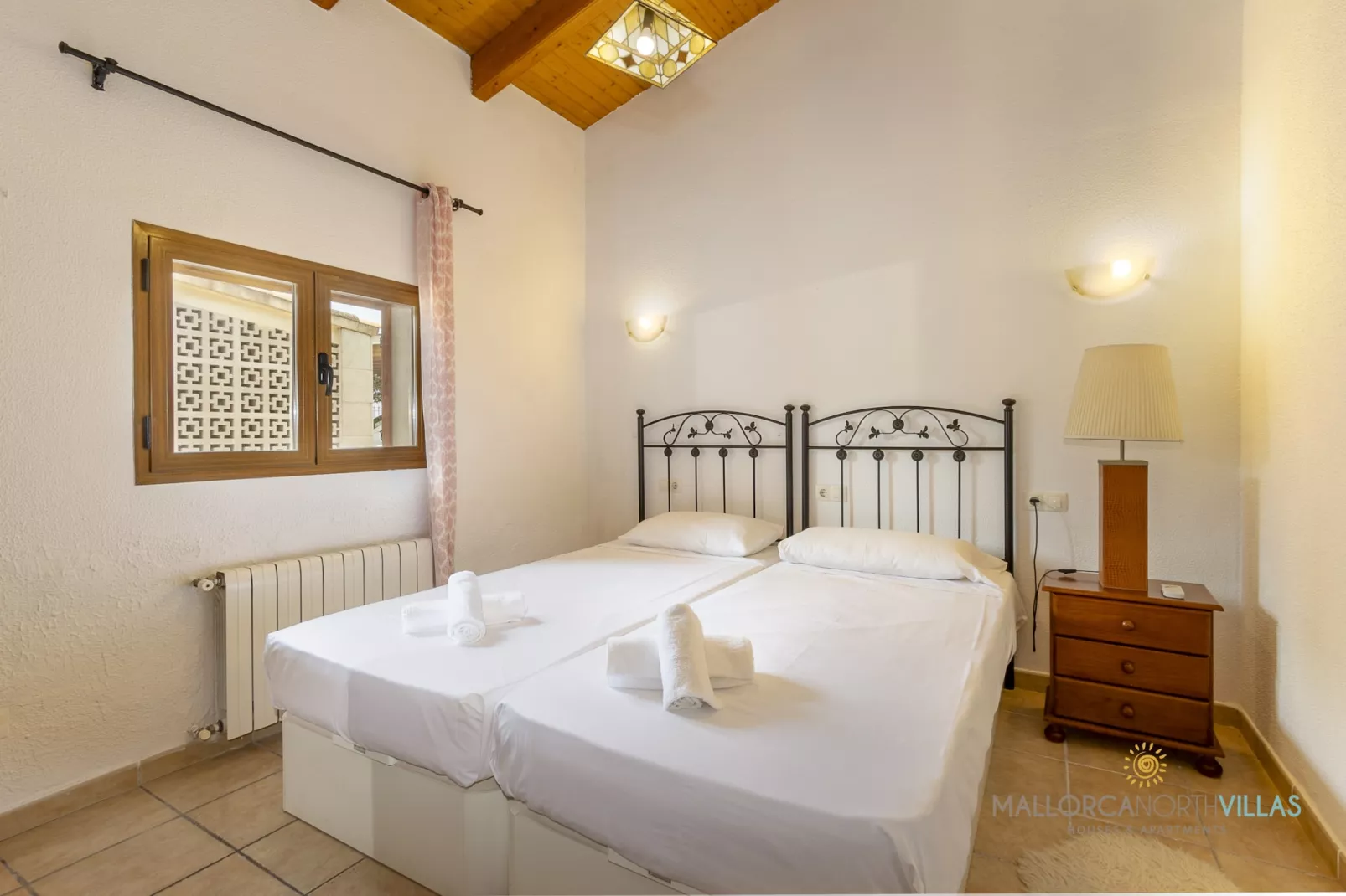 Villa Alejandra con piscina privada y gran jardín-Chambre