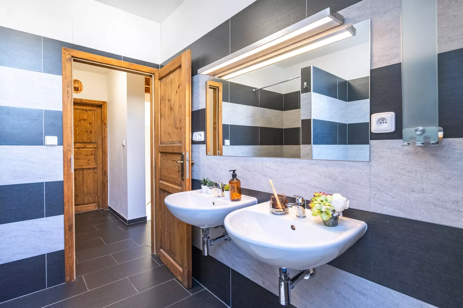 Lesany SLJK425-Bathroom