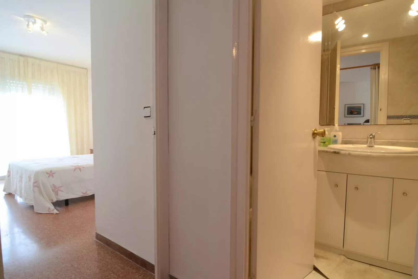 ROCAMAURA III 3-6-Bathroom