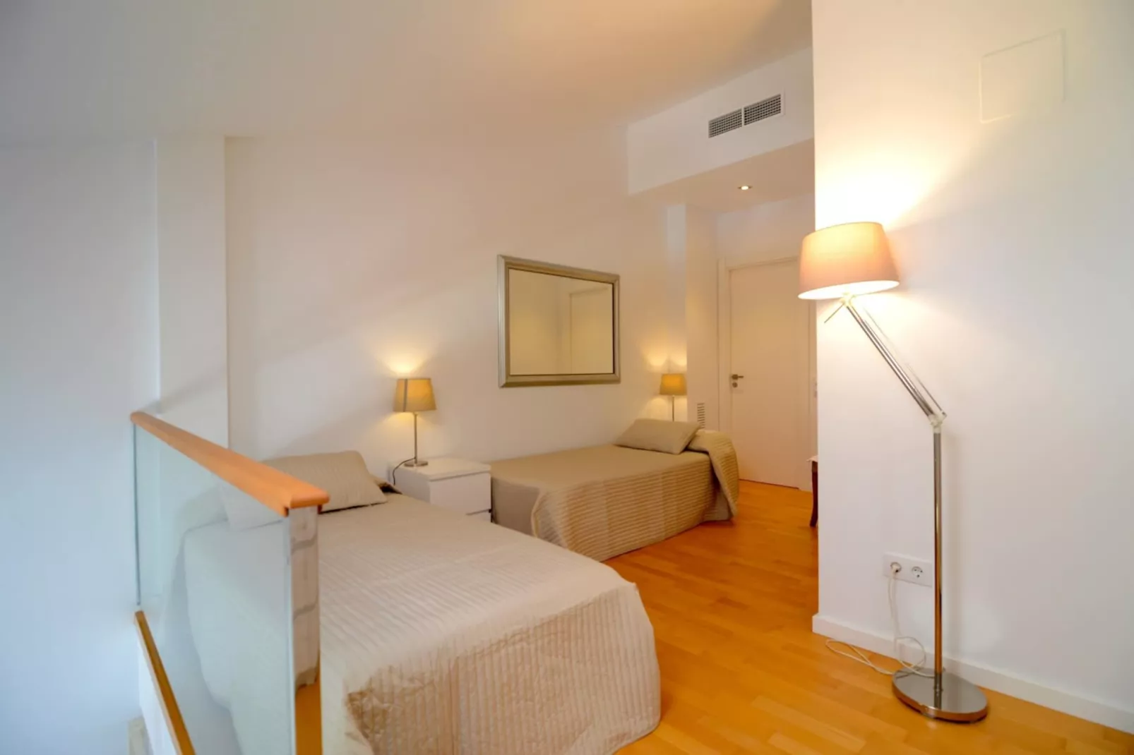 ESGLESIA 7-Bedroom