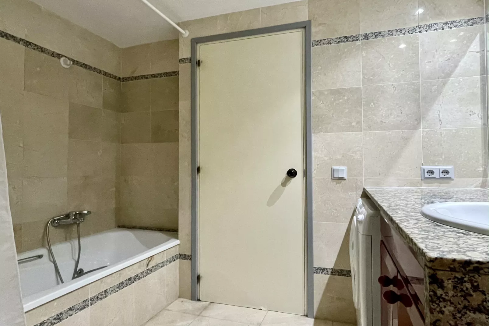 ILLA MAR DOR 125-Badezimmer