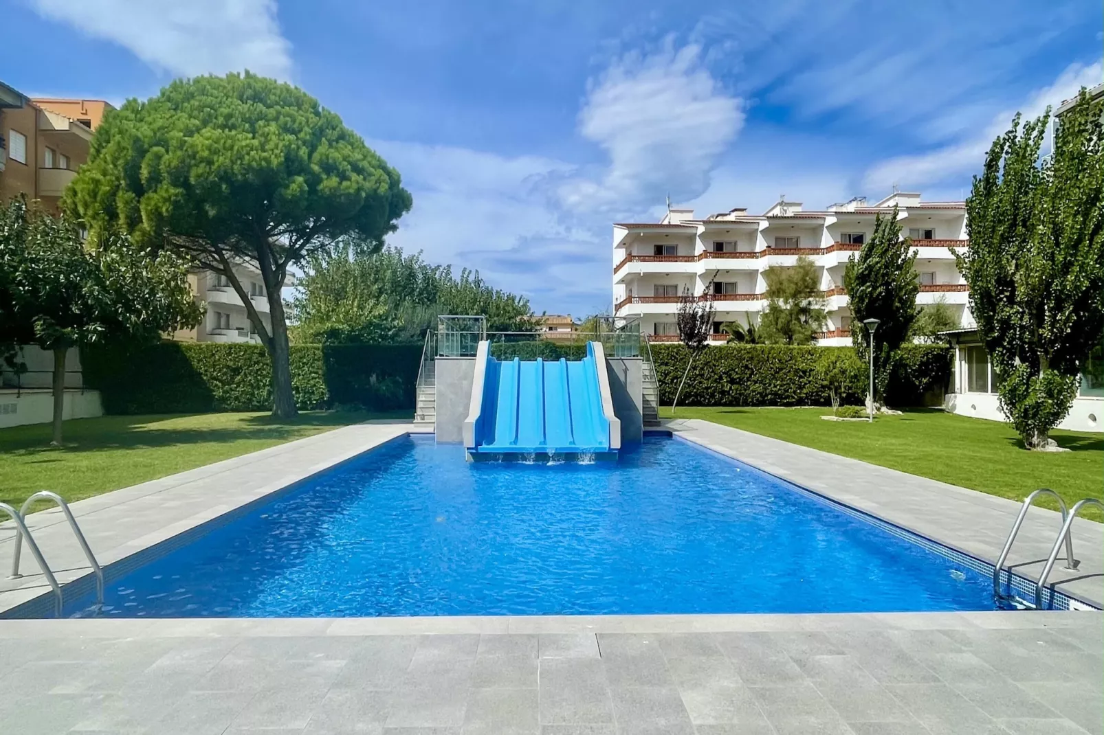 BLAU PARK 126-Exterior summer