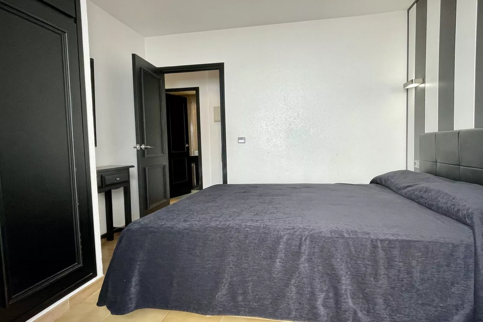 SALLES BEACH 33-Bedroom