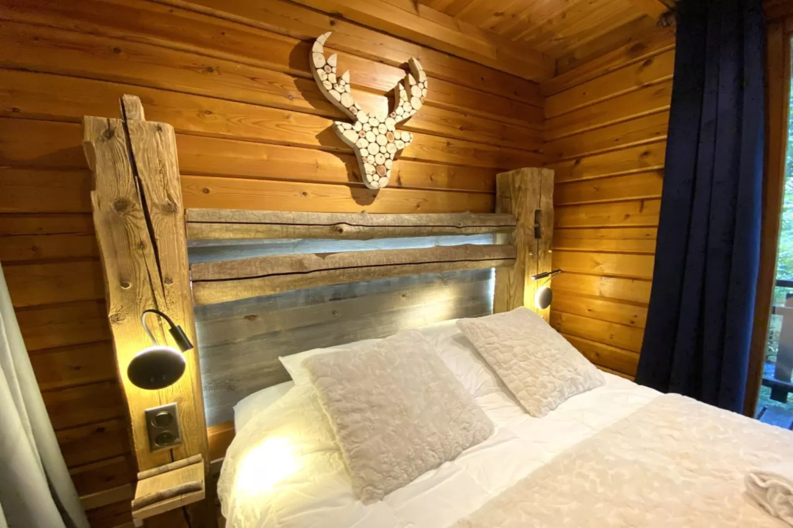 LE RENNE  Chalet en bois au calme avec SPA Jacuzzi-Chambre
